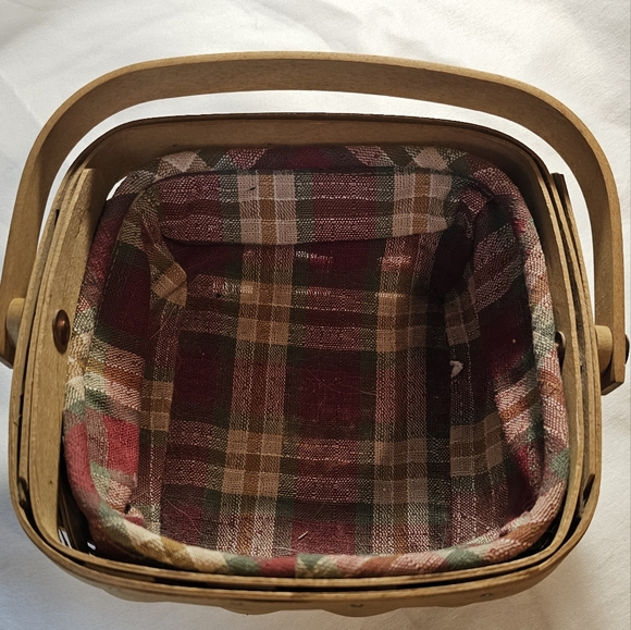 Longaberger Basket with Liner - Picture 1 of 6